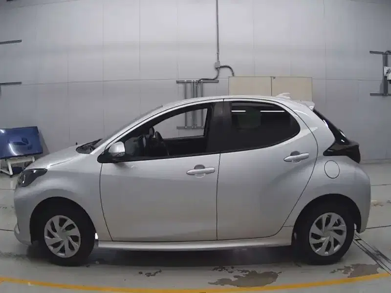TOYOTA YARIS HYBRID X SAFETYSENSING Image 6