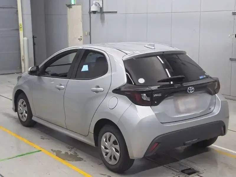 TOYOTA YARIS HYBRID X SAFETYSENSING Image 8