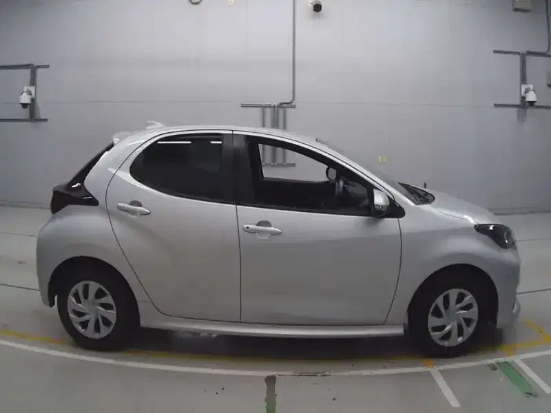 TOYOTA YARIS HYBRID X SAFETYSENSING Image 5