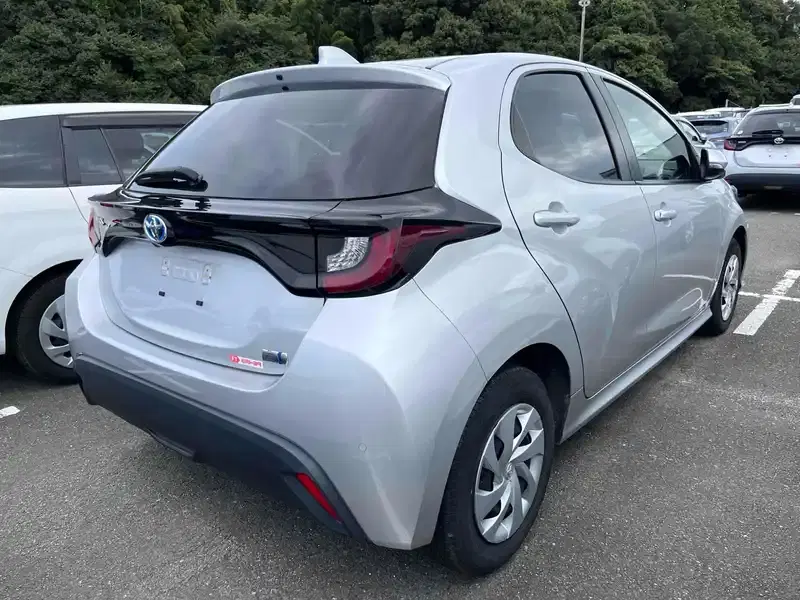TOYOTA YARIS HYBRID X Image 2