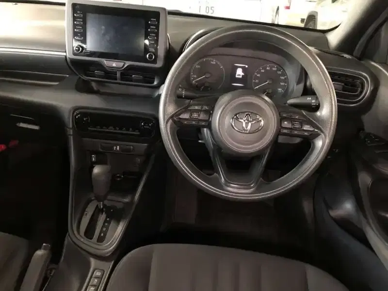 TOYOTA YARIS HYBRID X Image 9
