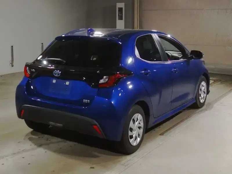 TOYOTA YARIS HYBRID X Image 4