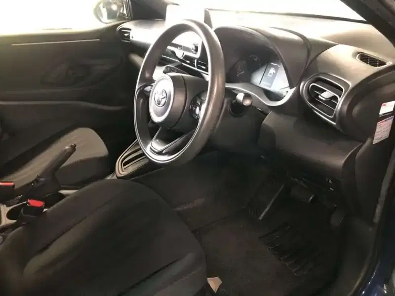TOYOTA YARIS HYBRID X Image 5