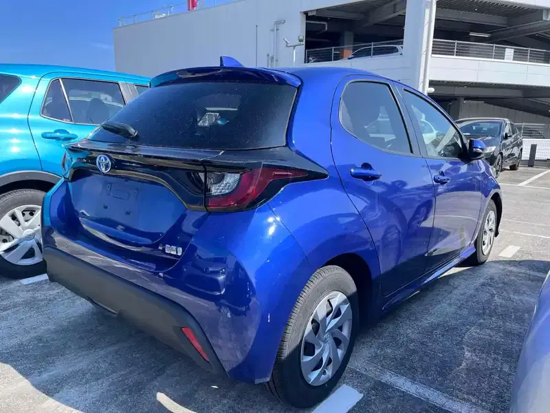 TOYOTA YARIS HYBRID X Image 2