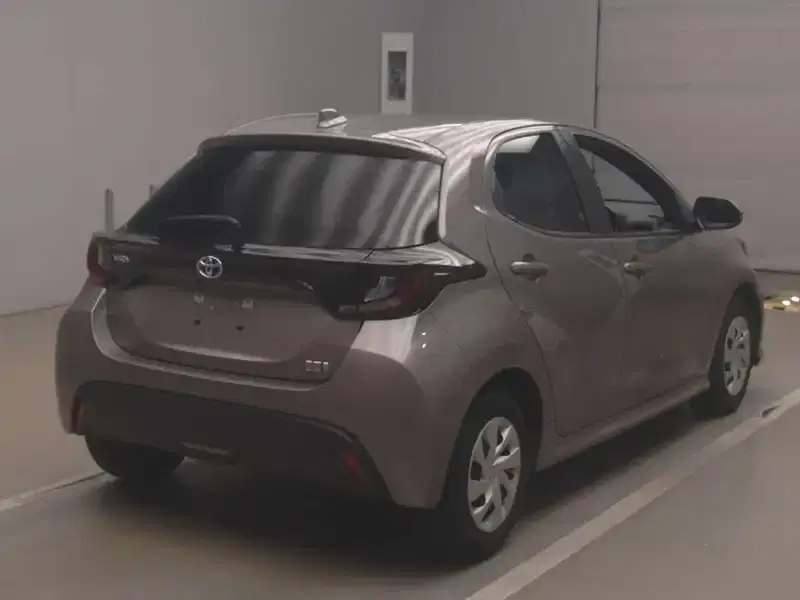 TOYOTA YARIS HYBRID X Image 4
