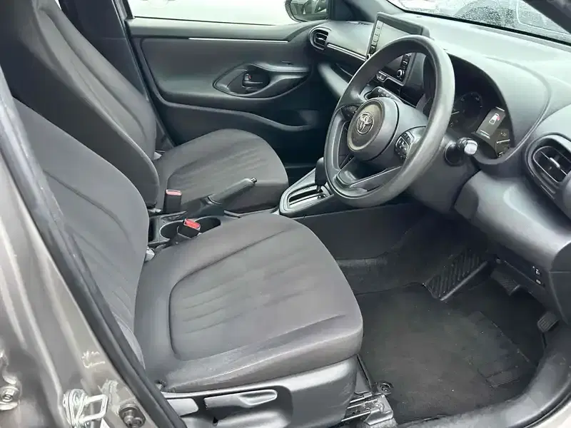 TOYOTA YARIS HYBRID X Image 14