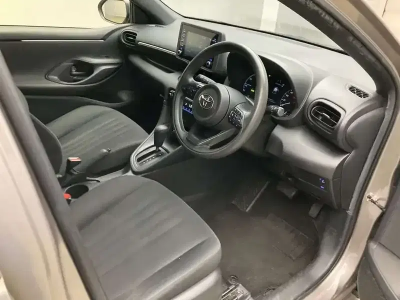 TOYOTA YARIS HYBRID X Image 5