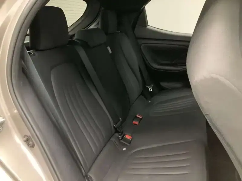 TOYOTA YARIS HYBRID X Image 10