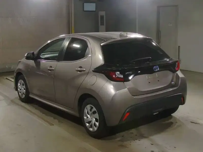 TOYOTA YARIS HYBRID X Image 5