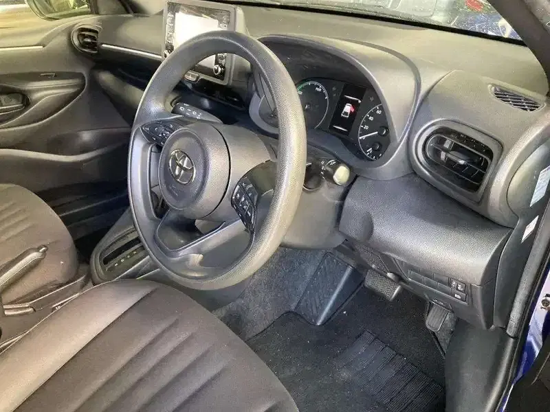 TOYOTA YARIS HYBRID X Image 3