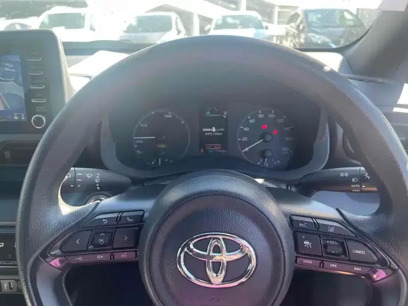 TOYOTA YARIS HYBRID X Image 12