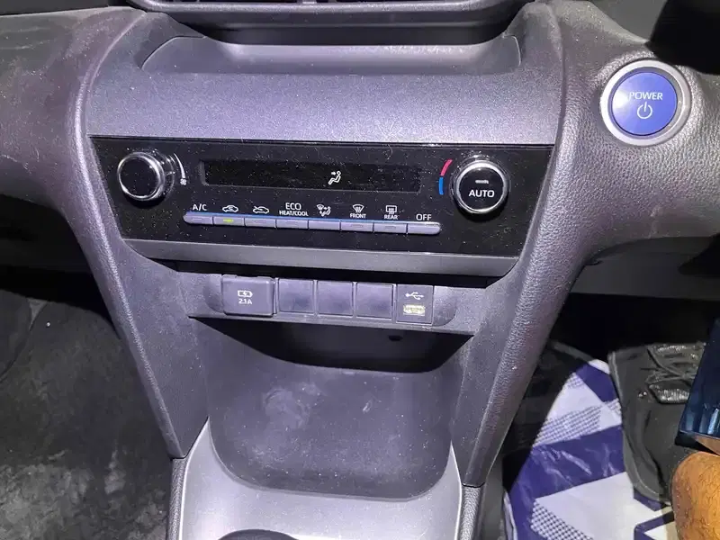 TOYOTA YARIS CROSS HYBRID G Image 11