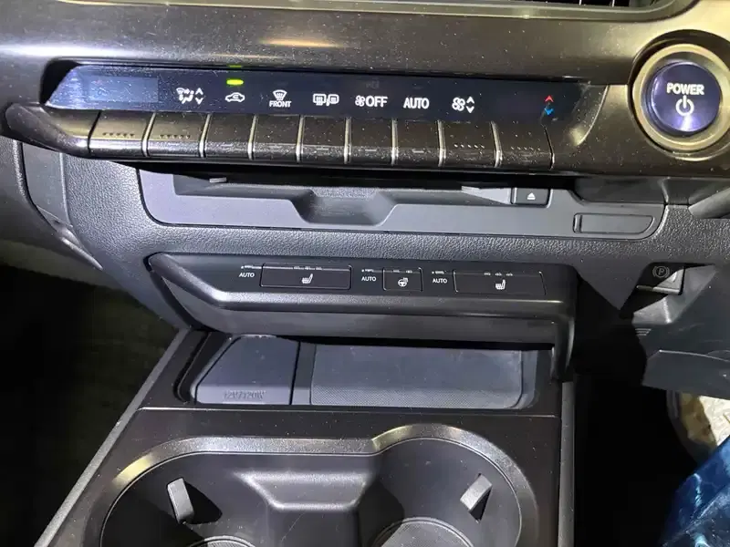 LEXUS UX UX250H VERSION C Image 9