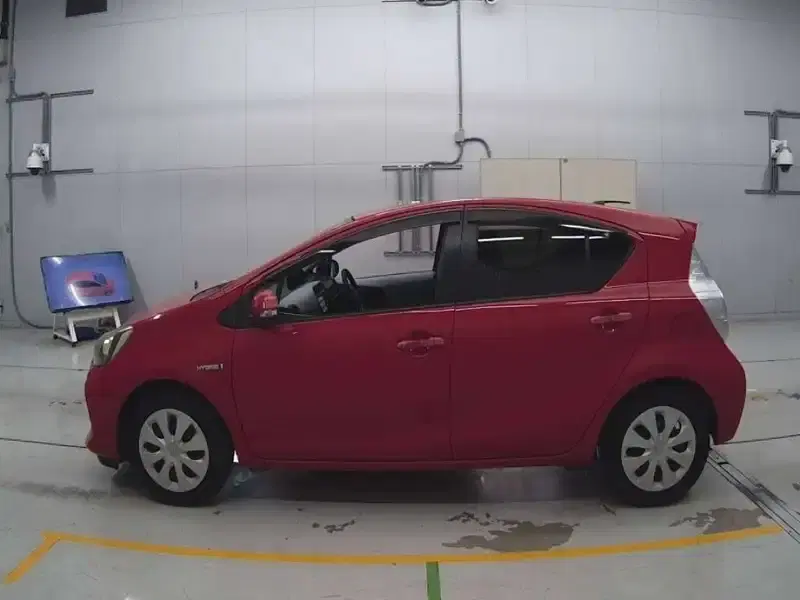 TOYOTA AQUA S Image 7