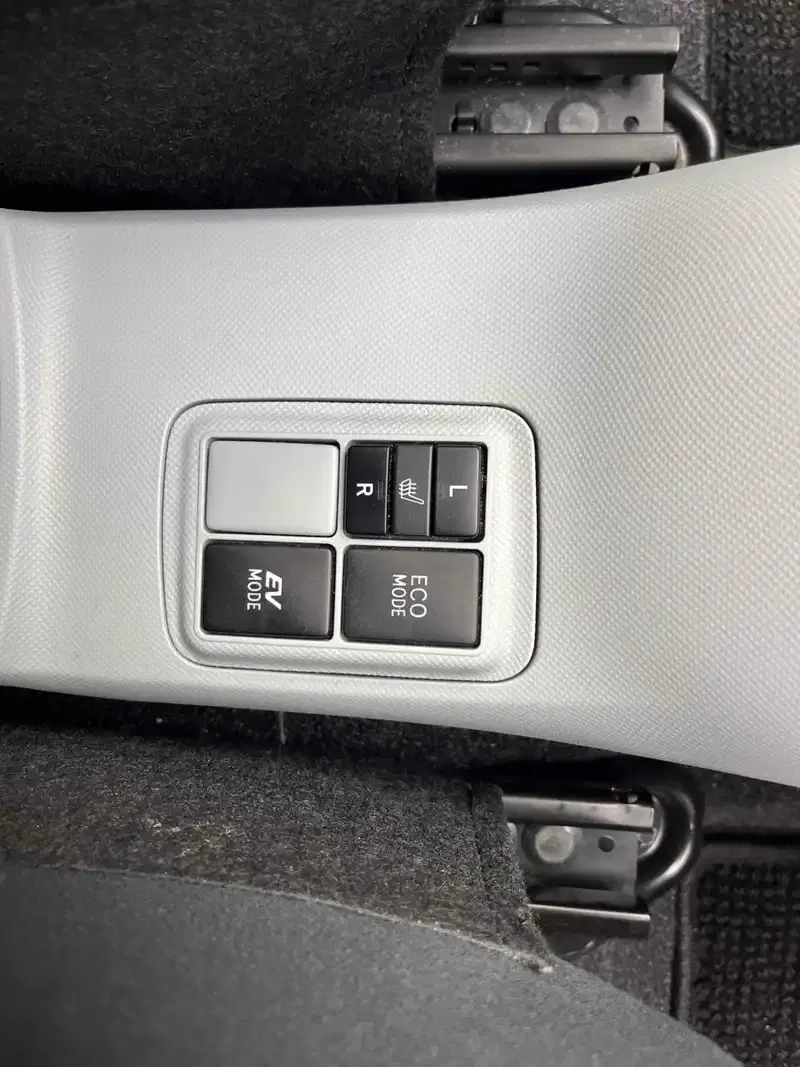 TOYOTA AQUA S Image 14