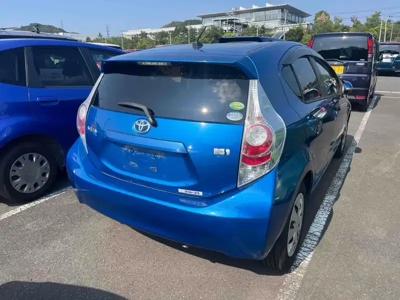 TOYOTA AQUA S Image 2