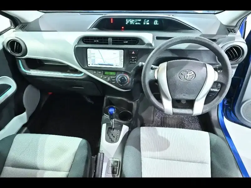 TOYOTA AQUA S Image 5