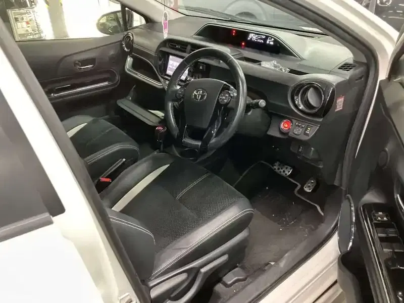 TOYOTA AQUA G G'S Image 4