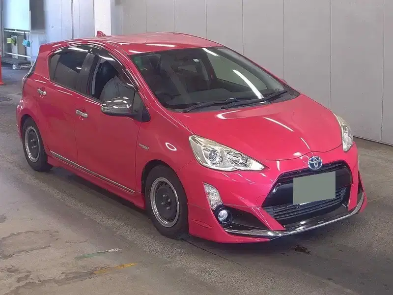 TOYOTA AQUA S Image 3