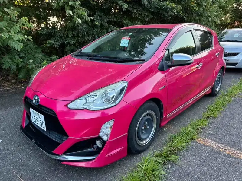TOYOTA AQUA S Image 9