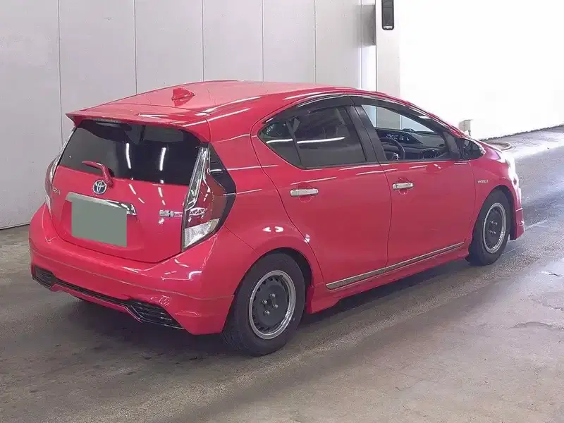 TOYOTA AQUA S Image 7