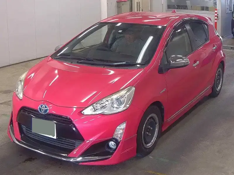 TOYOTA AQUA S Image 6