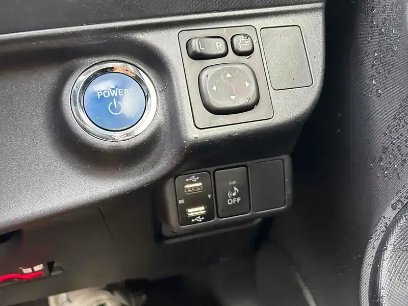 TOYOTA AQUA S Image 16