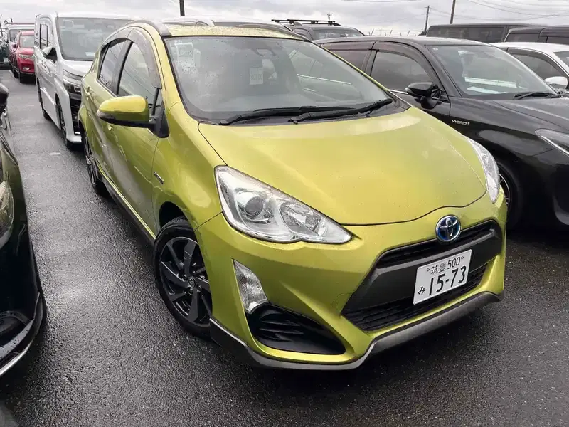 TOYOTA AQUA X-URBAN Image 1