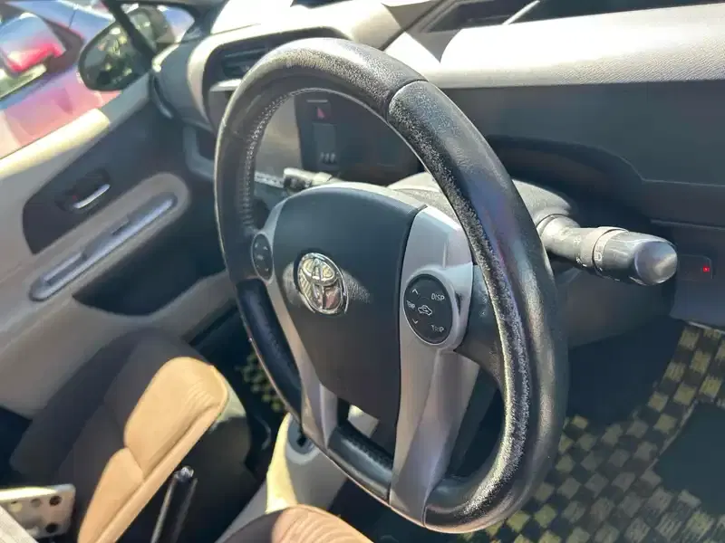 TOYOTA AQUA G Image 10