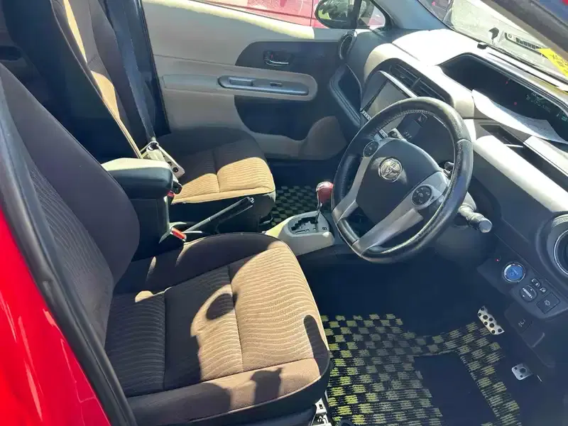 TOYOTA AQUA G Image 6