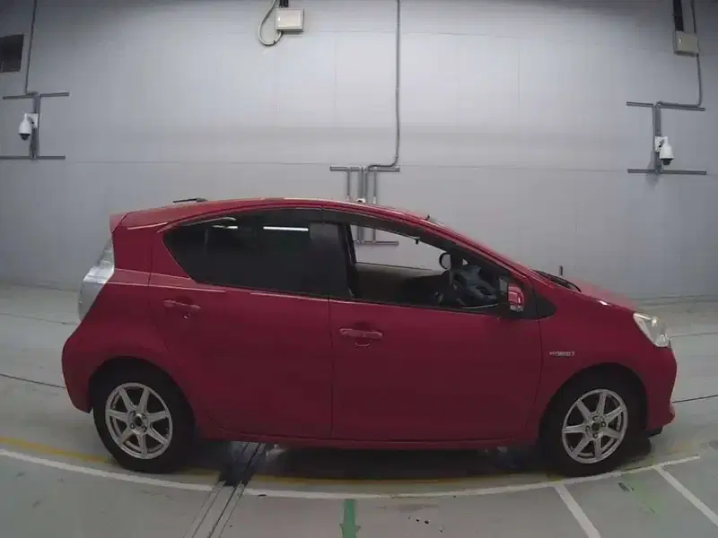 TOYOTA AQUA S Image 7