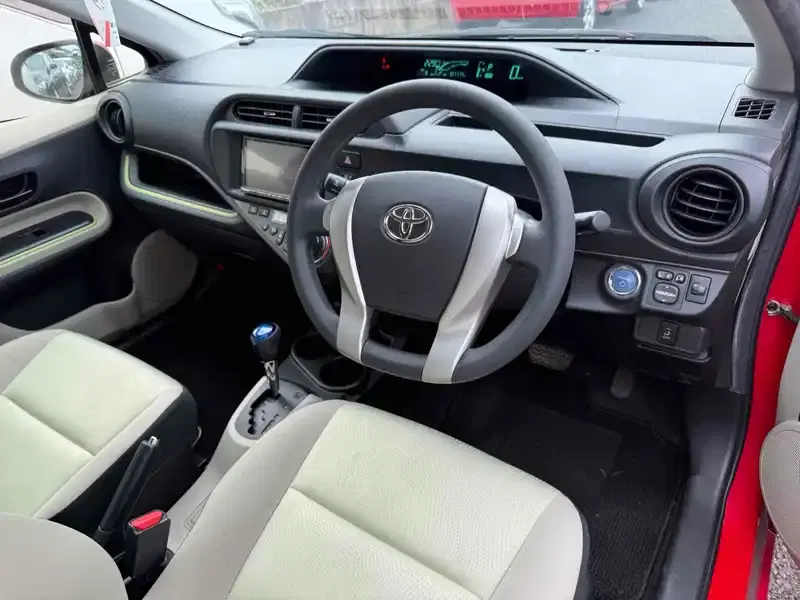 TOYOTA AQUA S Image 13