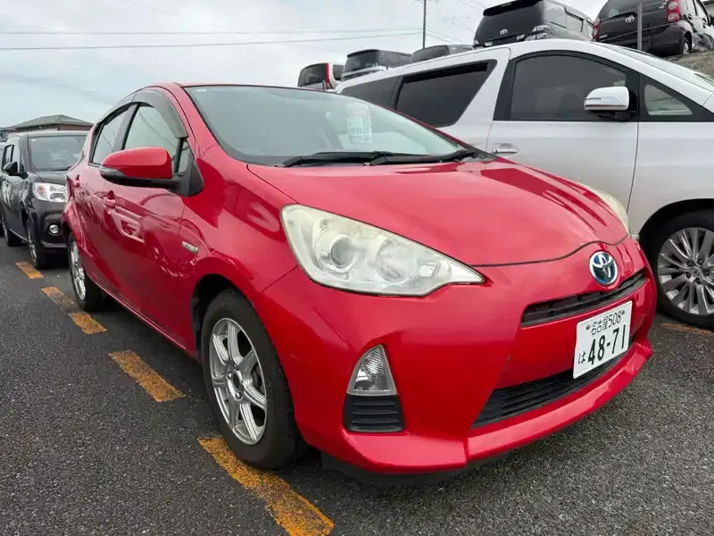 TOYOTA AQUA S Image 11