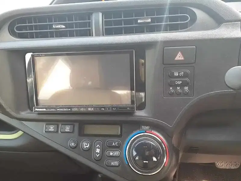TOYOTA AQUA S Image 10