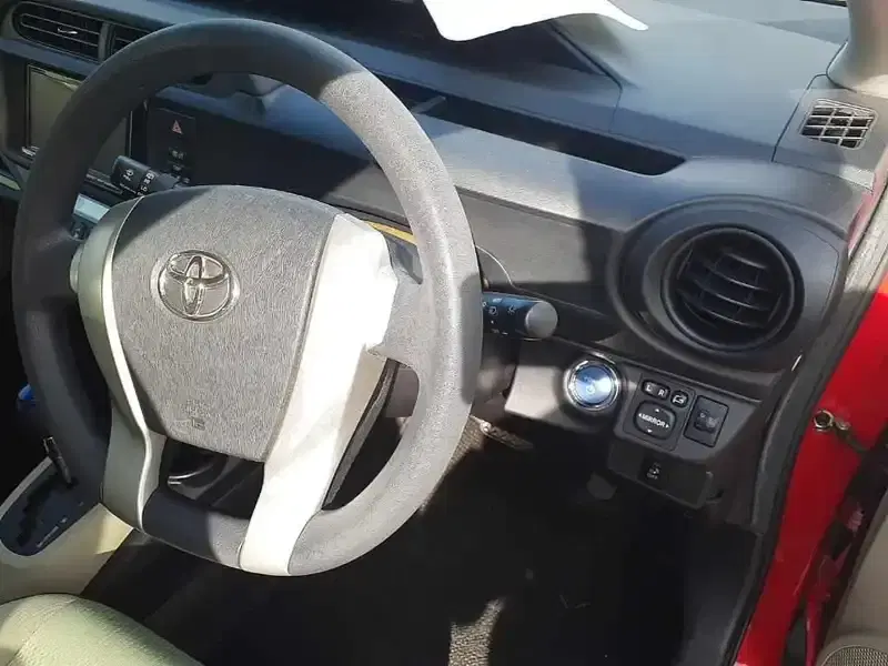 TOYOTA AQUA S Image 3