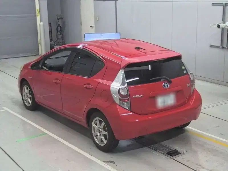 TOYOTA AQUA S Image 5