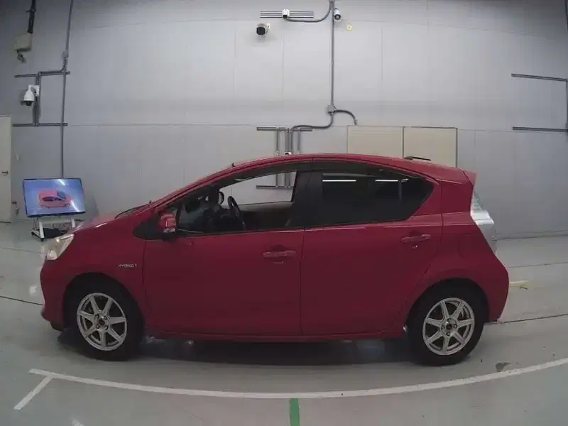 TOYOTA AQUA S Image 4