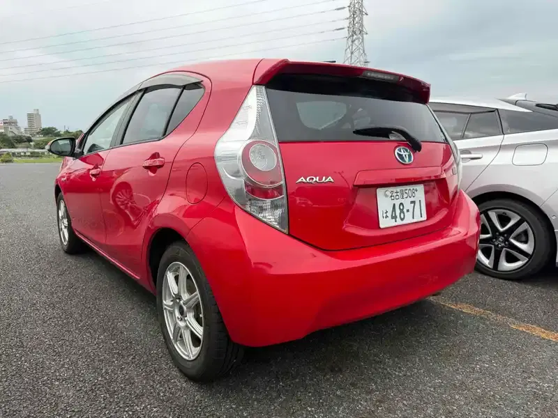 TOYOTA AQUA S Image 12
