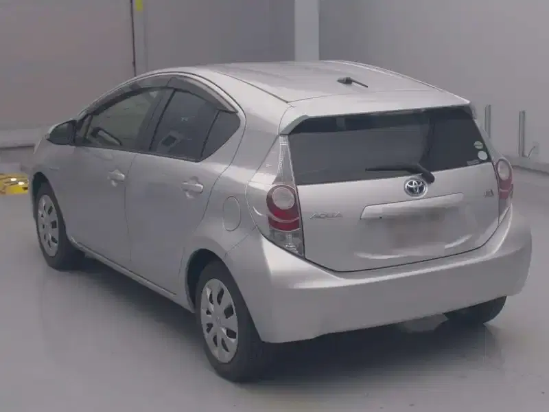 TOYOTA AQUA G Image 7