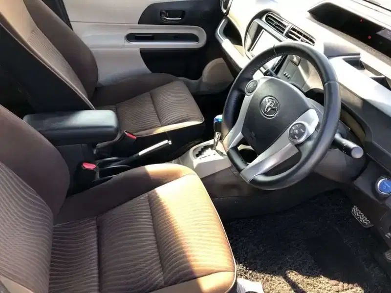 TOYOTA AQUA G Image 5