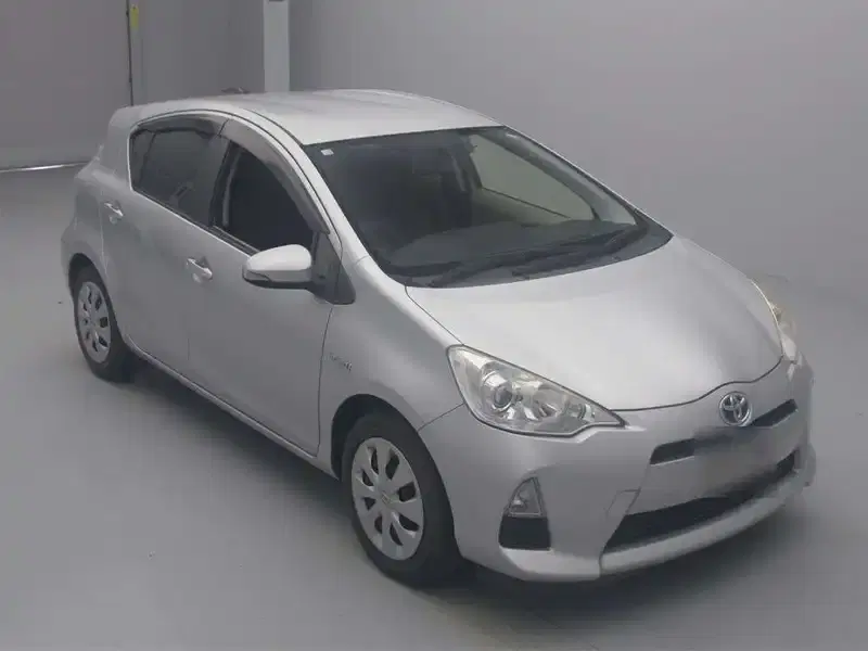 TOYOTA AQUA G Image 6