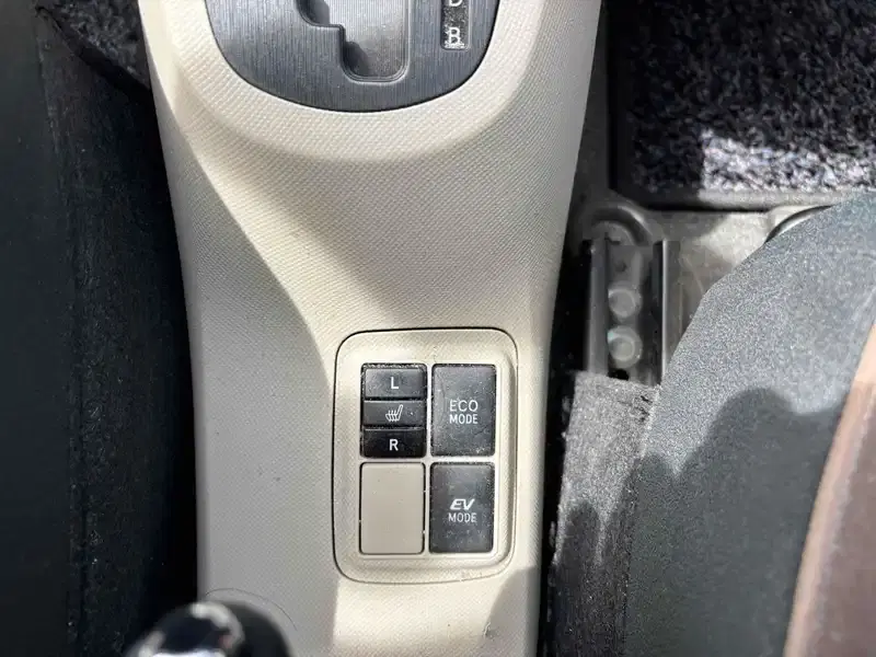TOYOTA AQUA G Image 13