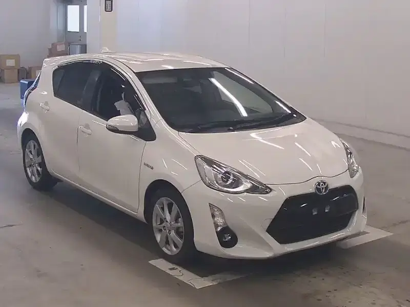 TOYOTA AQUA G BLACK SOFT LEATHER SELECTION Image 3
