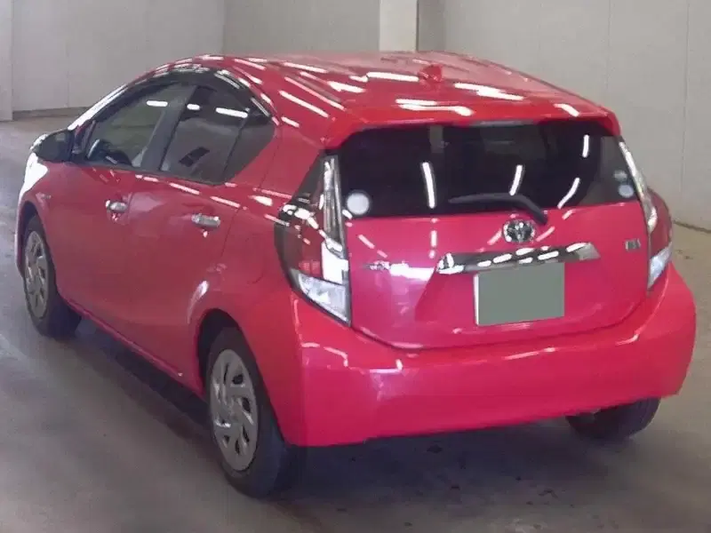 TOYOTA AQUA S Image 4