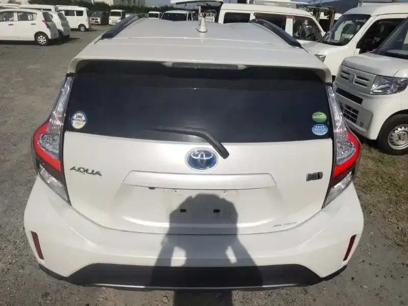 TOYOTA AQUA CROSSOVER Image 14