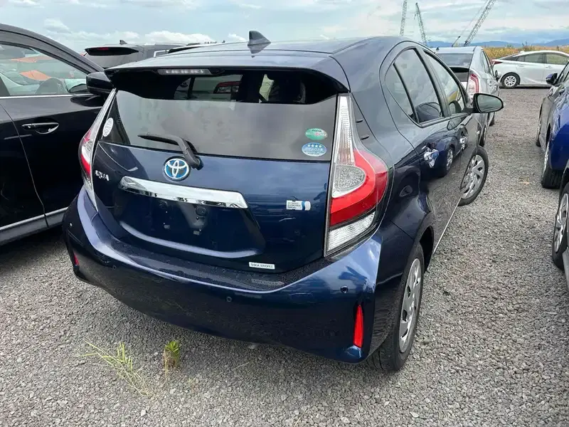 TOYOTA AQUA S STYLE BLACK Image 2