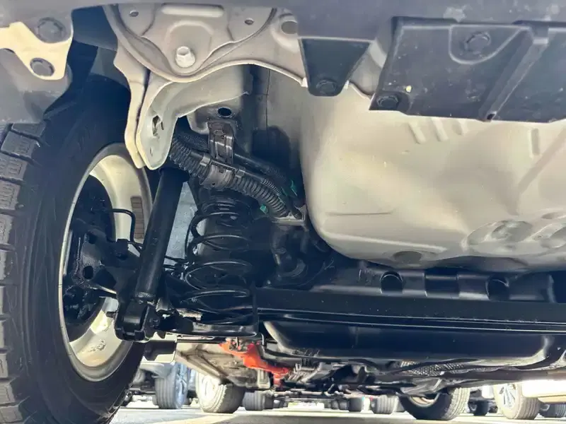 TOYOTA VITZ HYBRID F Image 13