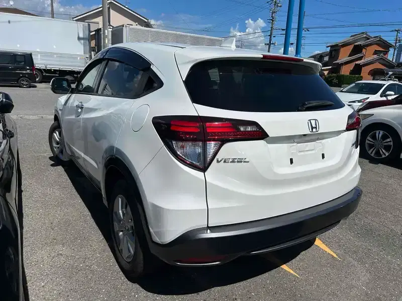 HONDA VEZEL HYBRID X Image 2