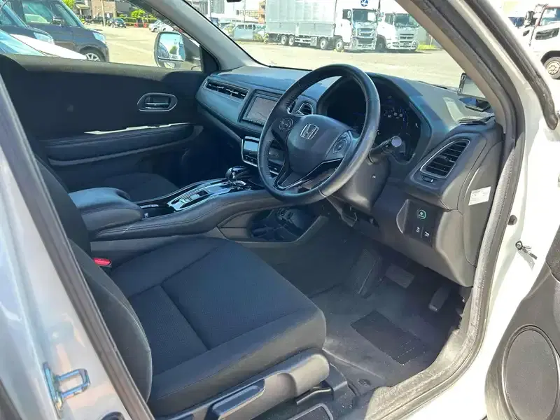 HONDA VEZEL HYBRID X Image 3