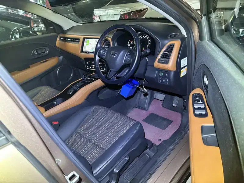 HONDA VEZEL HYBRID Z HONDA SENSING Image 8